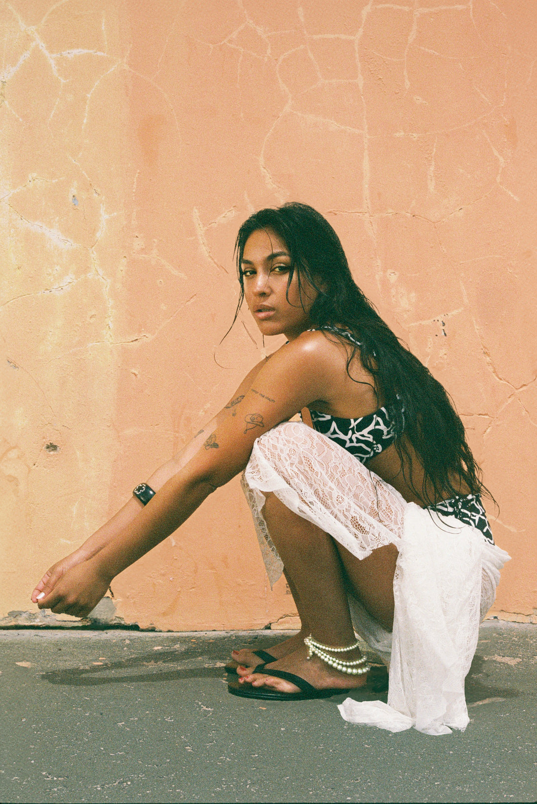 Bottom Lola in Dark Night